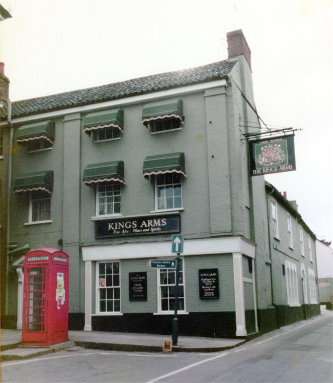 Photograph. Kings Arms Hotel, North Walsham (North Walsham Archive).