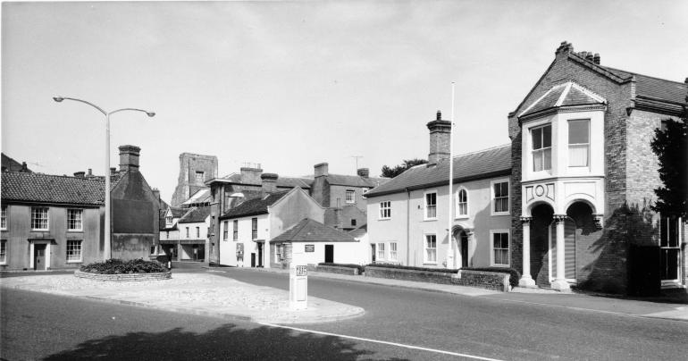 Photograph. The Cedars on New Road / Yarmouth Road (North Walsham Archive).