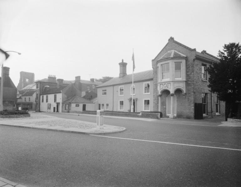 Photograph. The Cedars on New Road / Yarmouth Road (North Walsham Archive).