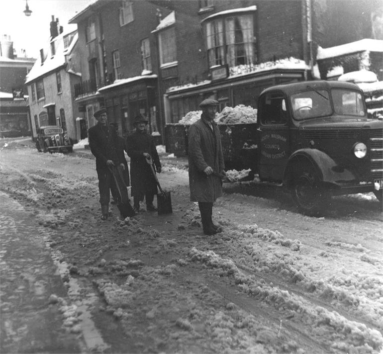 Photograph. Clearing the snow in Market Street - 1949 (North Walsham Archive).