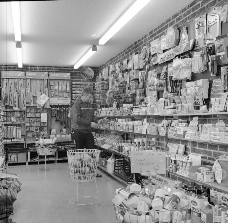 Photograph. Hannant's Garage, Bacton Road, North Walsham (North Walsham Archive).