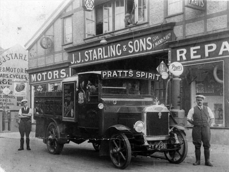 Starling's Garage, Norwich Road, North Walsham (North Walsham Archive) Photograph. Starling's Garage, Norwich Road, North Walsham (North Walsham Archive).