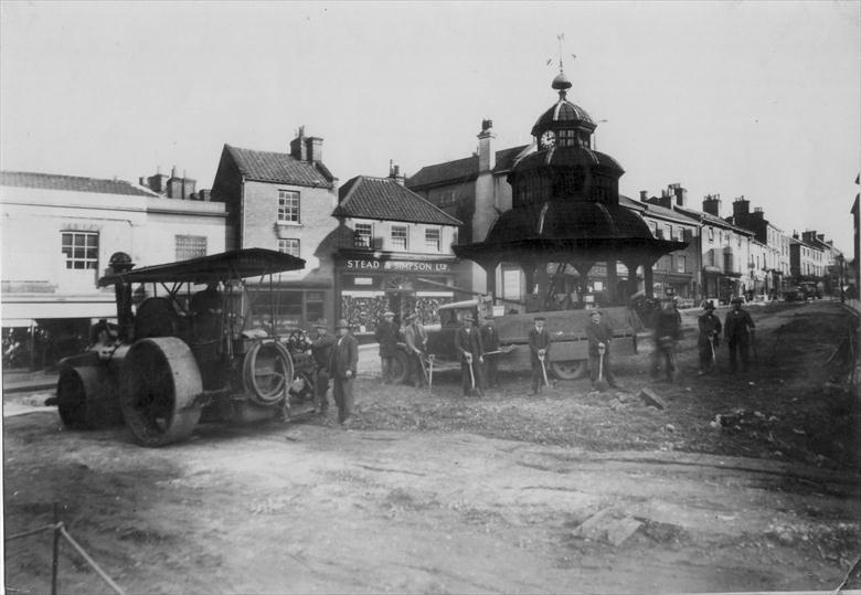 Surfacing the Market Place, North Walsham. (North Walsham Archive) Photograph. Surfacing the Market Place, North Walsham. (North Walsham Archive).